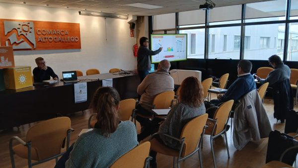Jornada informativa sobre comunidades energéticas celebrada en Sabiñánigo, en la sede comarcal, el jueves 12 de diciembre de 2024 Jornada informativa sobre comunidades energéticas celebrada en Sabiñánigo, en la sede comarcal, el jueves 12 de diciembre de 2024