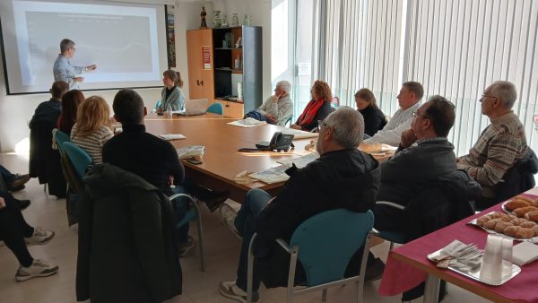 El desayuno informativo se ha celebrado en la sede de la Comarca Bajo Martín. Imagen del desayuno informativo en Híjar este viernes, 24 de enero.