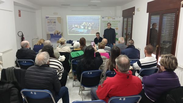 Desayuno informativo sobre comunidades energéticas en Boquiñeni Personas asisten a un desayuno informativo en Boquiñeni sobre comunidades energéticas.