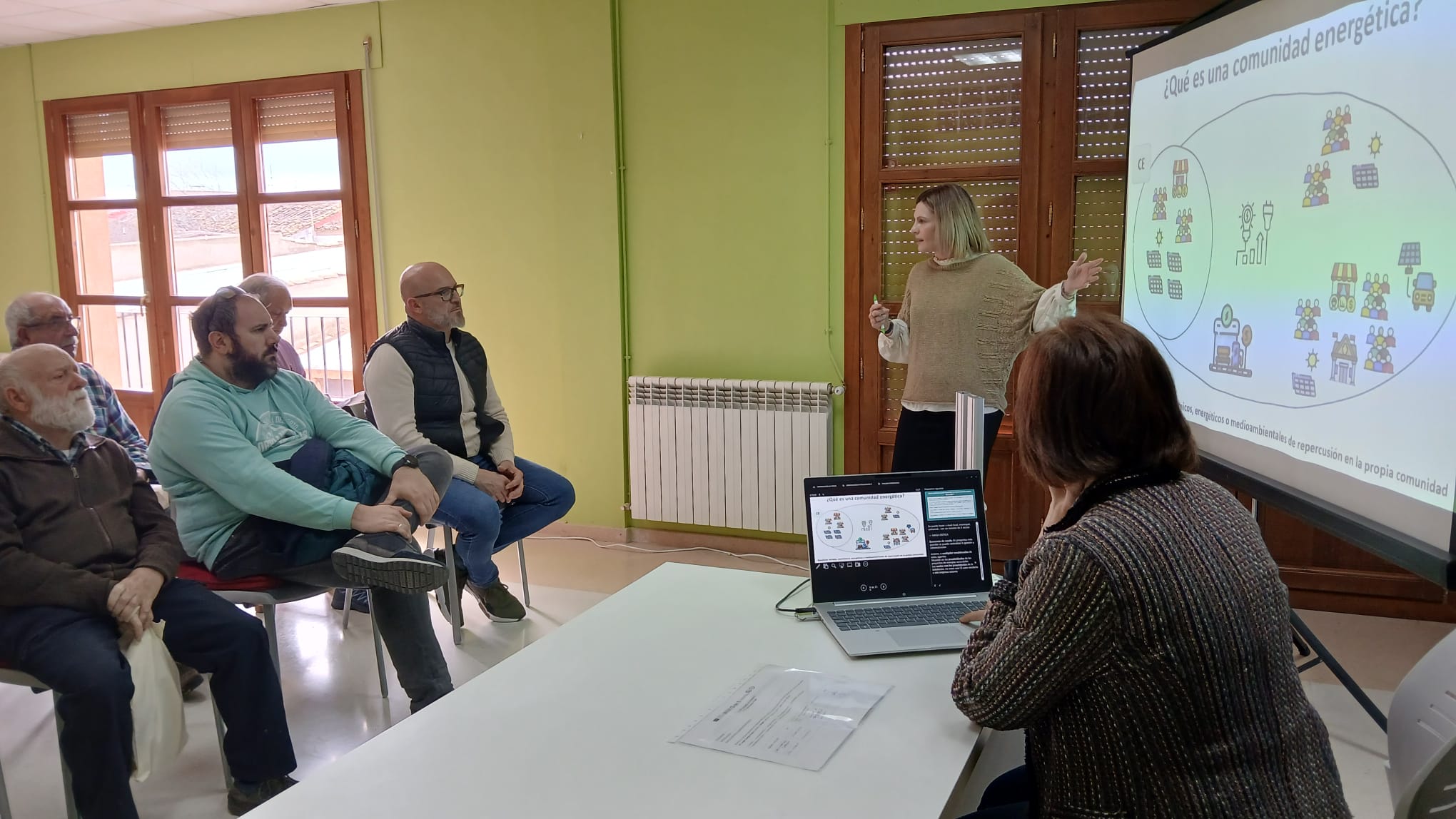 La charla en Salillas de Jalón se ha desarrollado en el Centro de Mayores de la localidad.