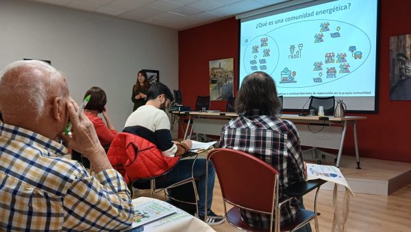 La OTC Aragón Energía Propia ha organizado la jornada informativa en Barbastro Asistentes a la jornada informativa sobre comunidades energéticas celebrada en Barbastro.