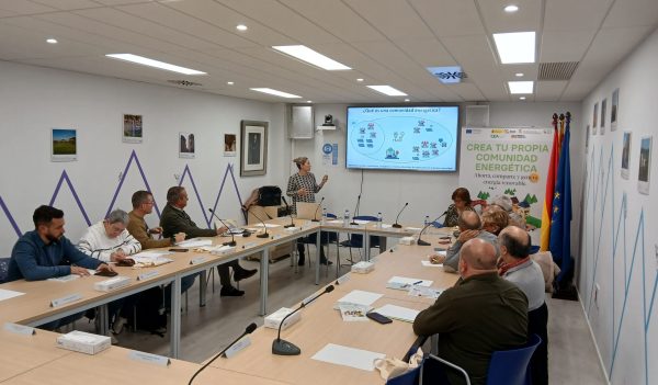 El encuentro informativo sobre comunidades energéticas en Ejea de los Caballeros se ha celebrado en la sede de la Comarca de las Cinco Villas. El encuentro informativo sobre comunidades energéticas en Ejea de los Caballeros se ha celebrado en la sede de la Comarca de las Cinco Villas.